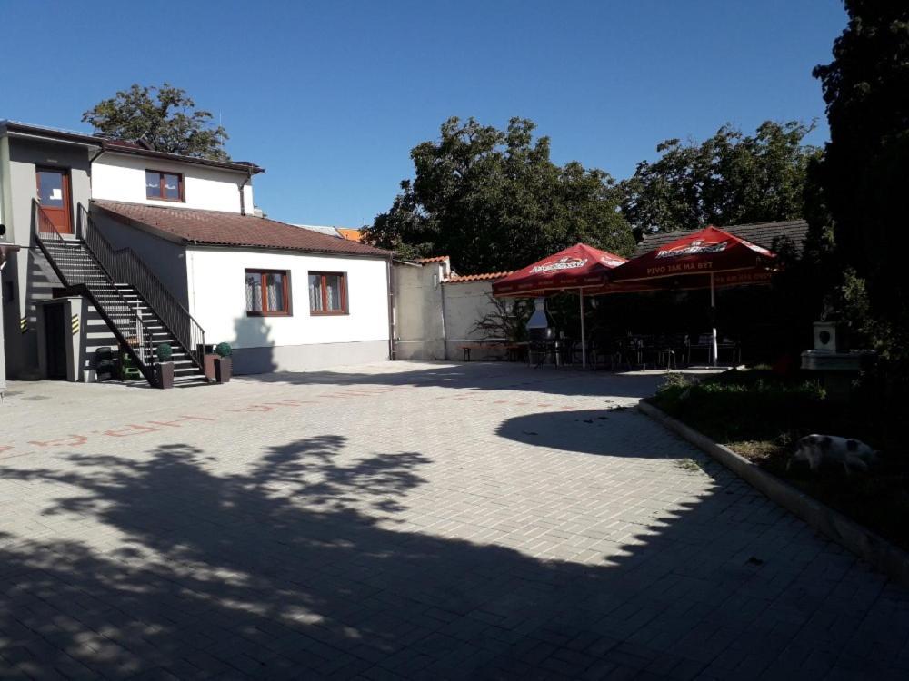 Penzion Na Hrazi Poděbrady Exteriör bild